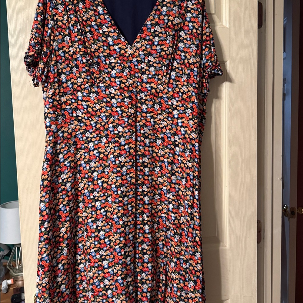 Chic Floral Midi Dress with V-Neck
